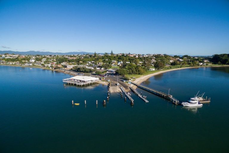 Photo of property in 57 Omokoroa Road, Omokoroa, 3114