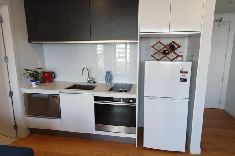 Photo of property in Frank Sargeson Apts, 204/80 Anzac Street, Takapuna, Auckland, 0622