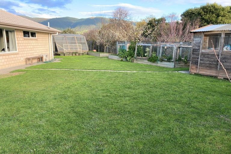 Photo of property in 15 Harold Place, Stoke, Nelson, 7011