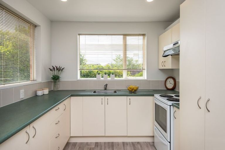 Photo of property in 2/2 Broadbent Street, Riccarton, Christchurch, 8041