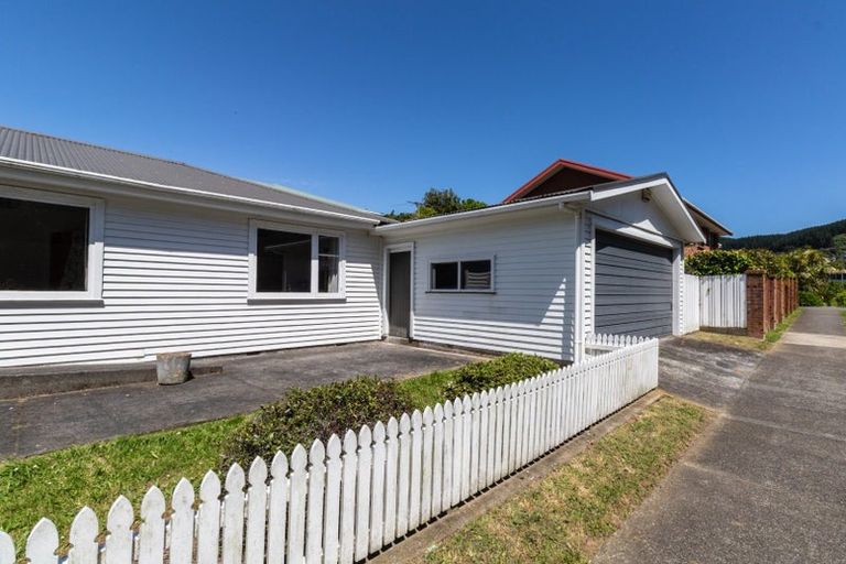 Photo of property in 112 Oriel Avenue, Tawa, Wellington, 5028