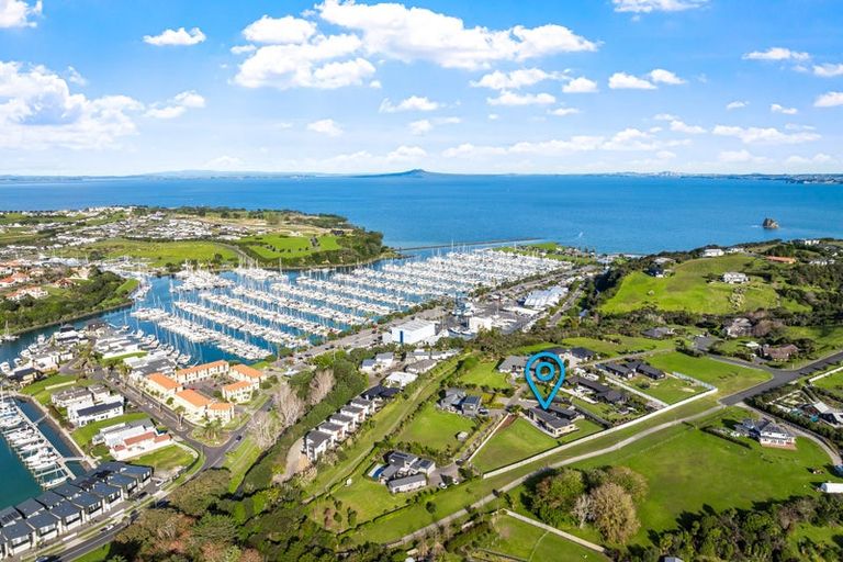 Photo of property in 7 Laguna Place, Matakatia, Whangaparaoa, 0930