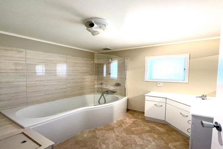 Photo of property in 254 Don Buck Road, Massey, Auckland, 0614