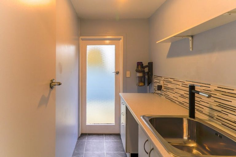 Photo of property in 30 Kilmarnock Street, Wallacetown, 9816