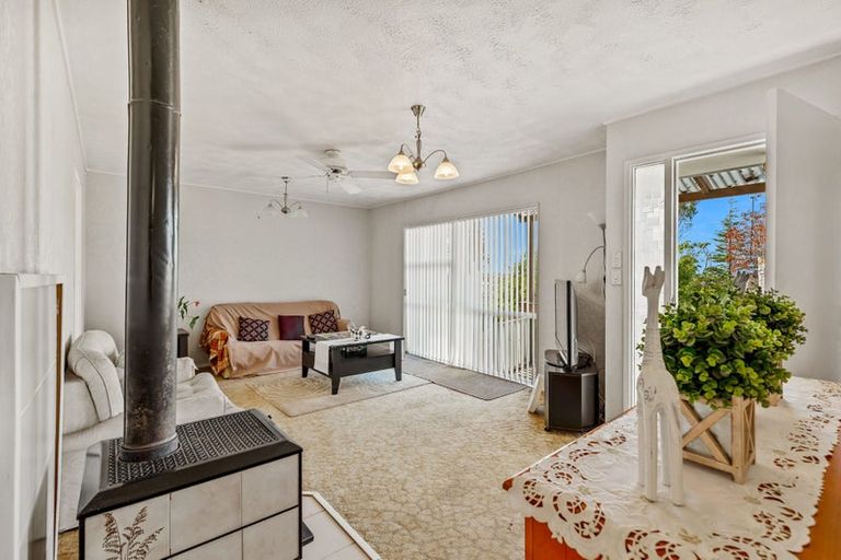 Photo of property in 26 Beauchamp Drive, Massey, Auckland, 0614