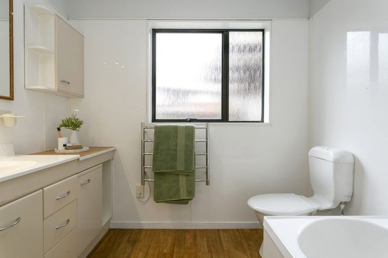 Photo of property in 28 Hyde Avenue, Richmond Heights, Taupo, 3330