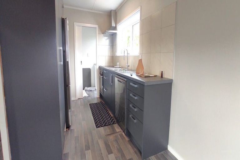 Photo of property in 2/112 View Road, Sunnyvale, Auckland, 0612