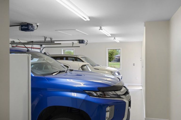 Photo of property in 1 Whitcombe Place, Darfield, 7571