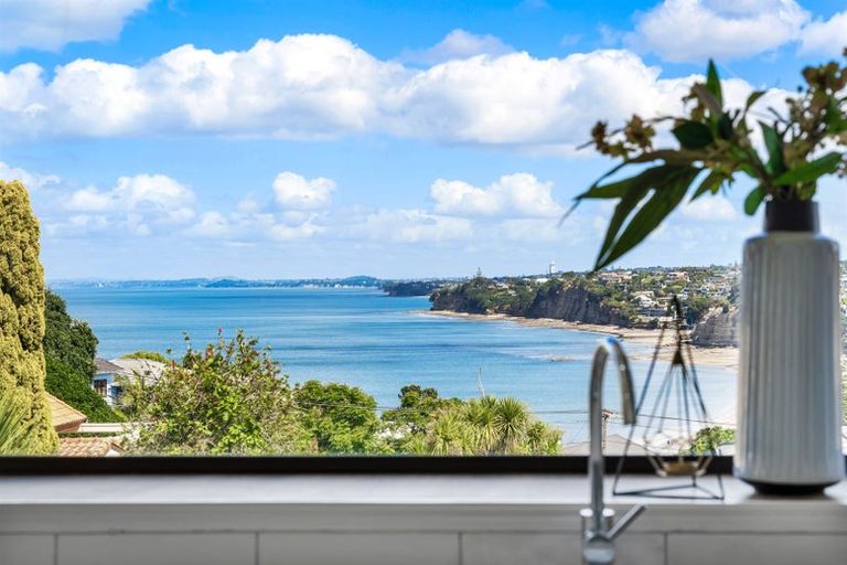 Photo of property in 2/23 Ridge Road, Waiake, Auckland, 0630