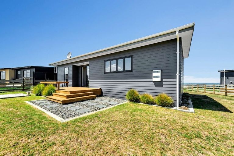 Photo of property in 23 Waipipi Road, Waverley, 4591