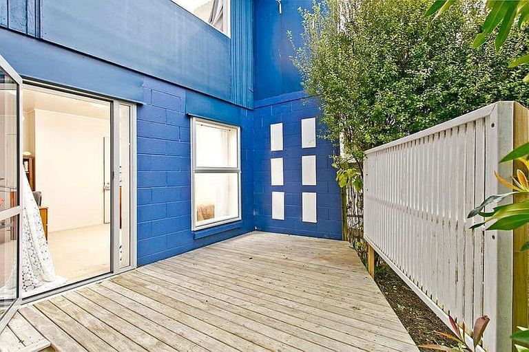 Photo of property in 2/26 Park Rise, Campbells Bay, Auckland, 0630