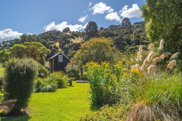 Photo of property in 5849 Christchurch Akaroa Road, Duvauchelle, Akaroa, 7582