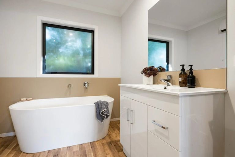 Photo of property in 82 Grey Street, Cambridge, 3434