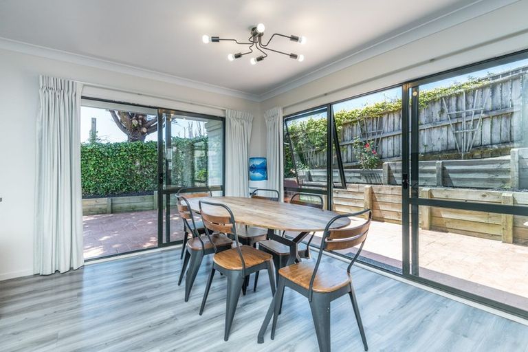 Photo of property in 2 Ridley Green, Churton Park, Wellington, 6037