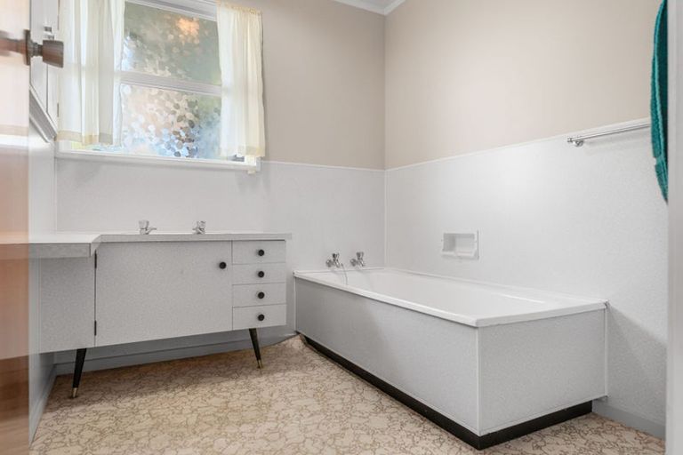 Photo of property in 10 Delamare Road, St Andrews, Hamilton, 3200