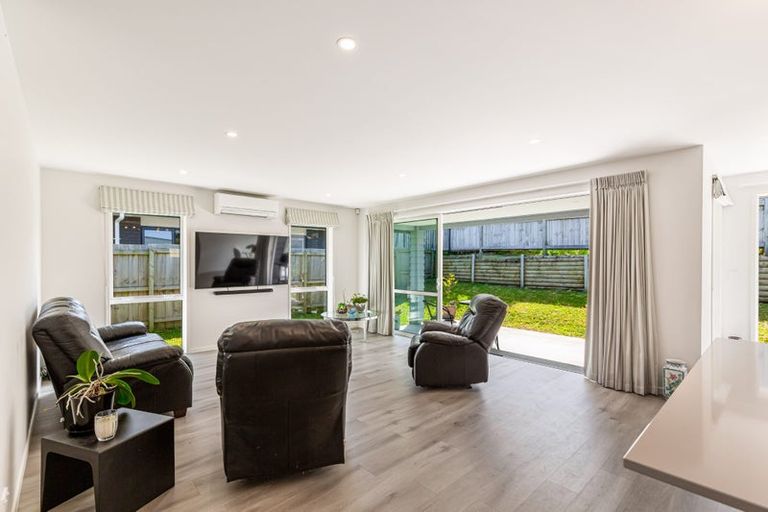 Photo of property in 36 Accolage Boulevard, Kumeu, 0810