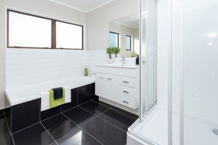 Photo of property in 2/26 Simmental Crescent, Somerville, Auckland, 2014