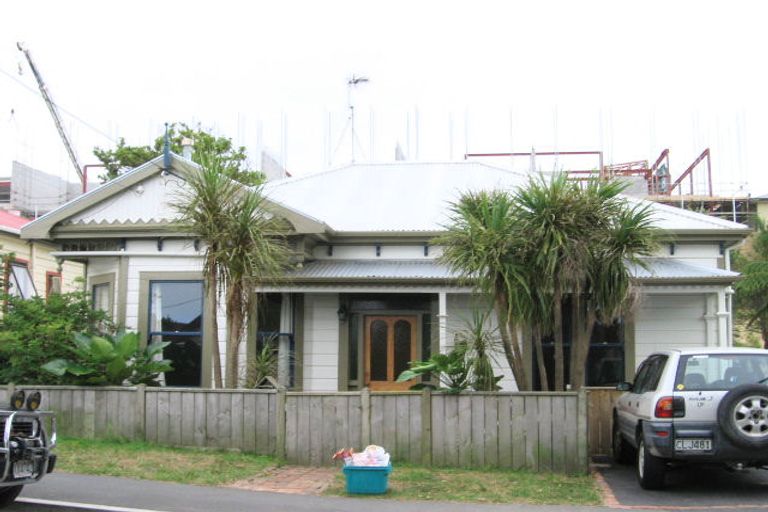 Photo of property in 48 Te Wharepouri Street, Berhampore, Wellington, 6023