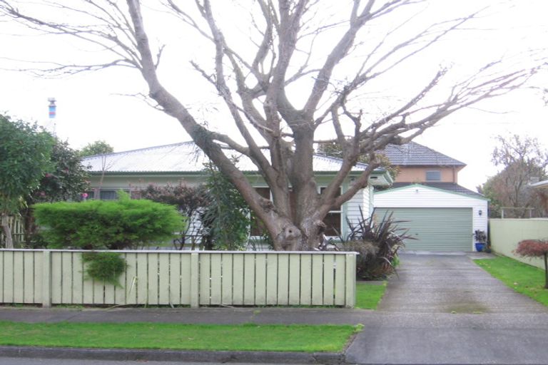 Photo of property in 18 Dorset Crescent, Hokowhitu, Palmerston North, 4410