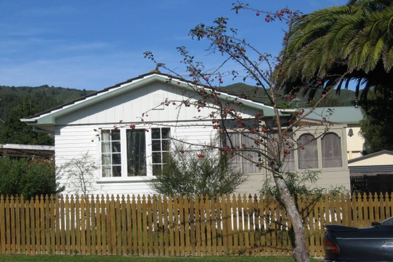 Photo of property in 10 Tanekaha Street, Stokes Valley, Lower Hutt, 5019