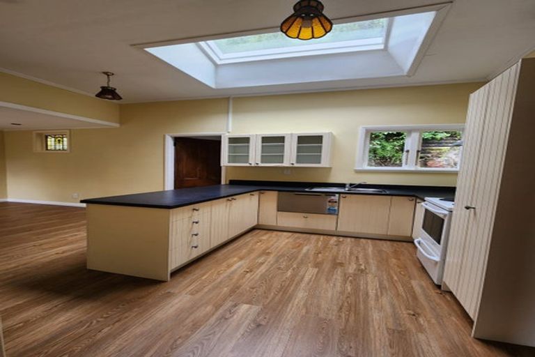 Photo of property in 140 Glenmore Street, Northland, Wellington, 6012