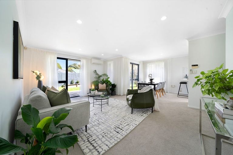 Photo of property in 8 Coupland Court, Glendene, Auckland, 0602