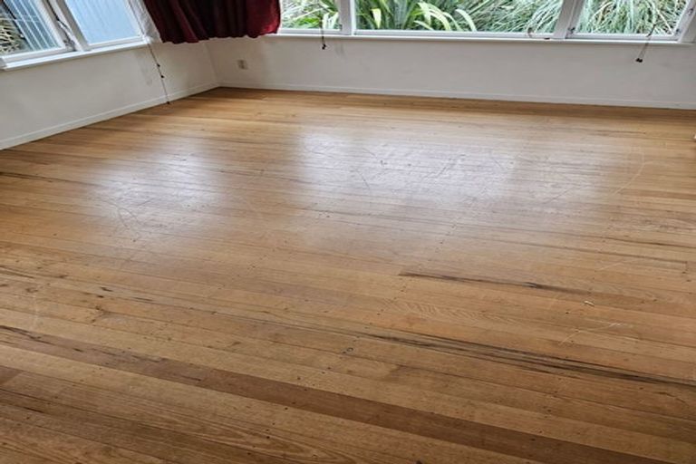 Photo of property in 2/2 Earl Road, Titirangi, Auckland, 0604