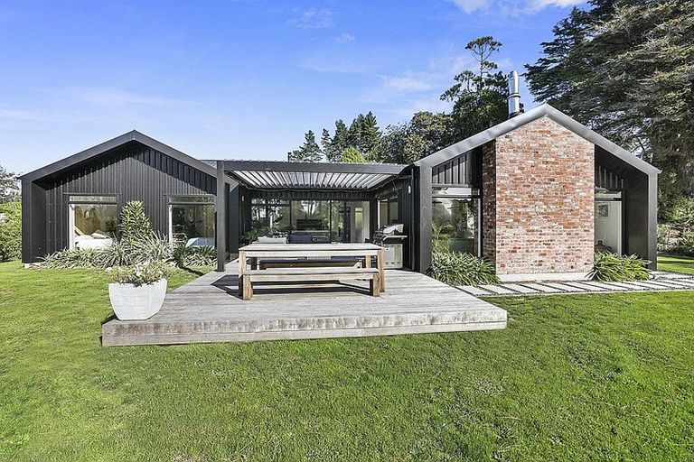 Photo of property in 68 Parrs Road, Hurworth, New Plymouth, 4371