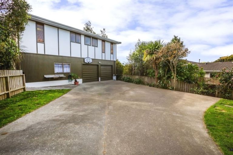 Photo of property in 3 Achilles Close, Tawa, Wellington, 5028