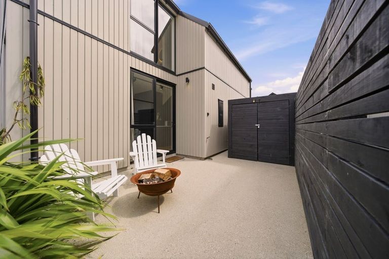 Photo of property in 33 Casterway Crescent, Jacks Point, 9371