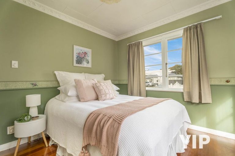 Photo of property in 6 Lyndhurst Road, Tawa, Wellington, 5028