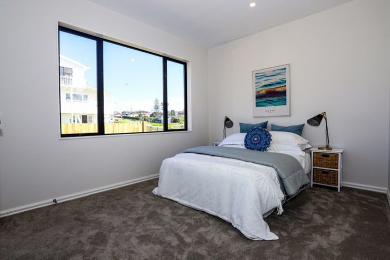 Photo of property in 21 Merv Clarke Lane, Massey, Auckland, 0614