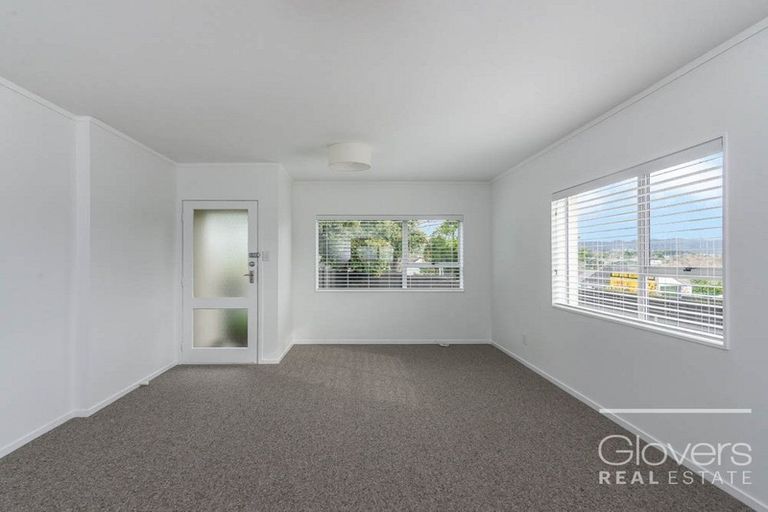 Photo of property in 1/81 West Coast Road, Glen Eden, Auckland, 0602
