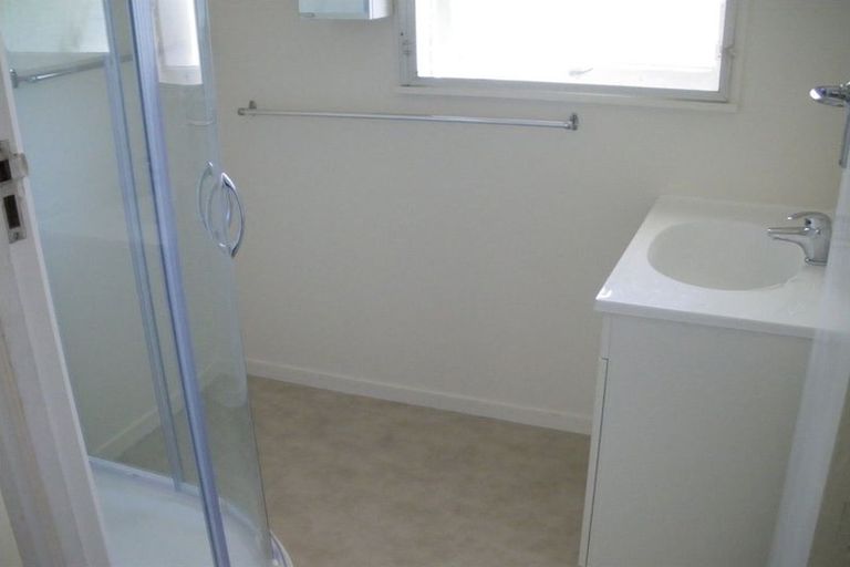 Photo of property in 2/8 Evelyn Place, Hillcrest, Auckland, 0627