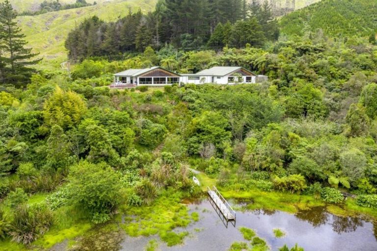 Photo of property in 14 Makahika Road, Levin, 5571