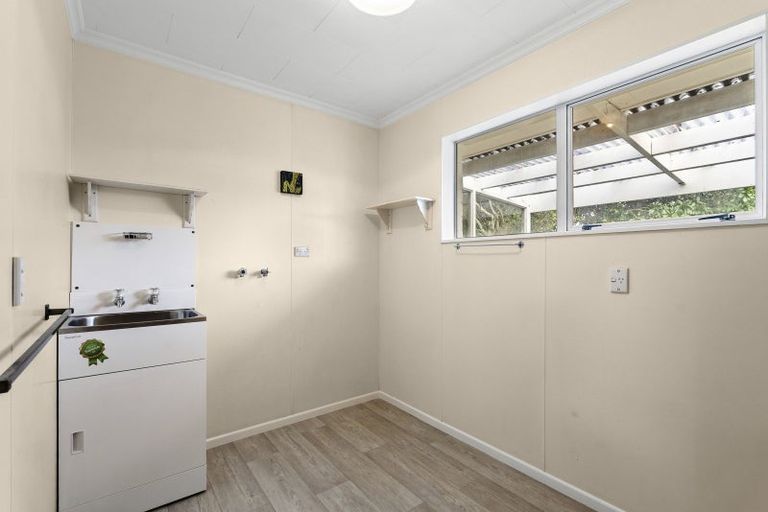 Photo of property in 20 Mayfair Place, Westown, New Plymouth, 4310