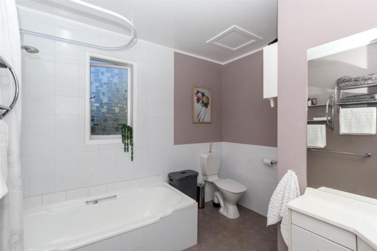 Photo of property in 15 Selwyn Street, Lower Vogeltown, New Plymouth, 4310