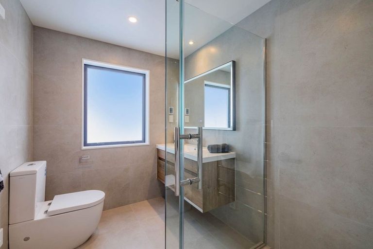 Photo of property in 30 Colliston Rise, Pinehill, Auckland, 0632