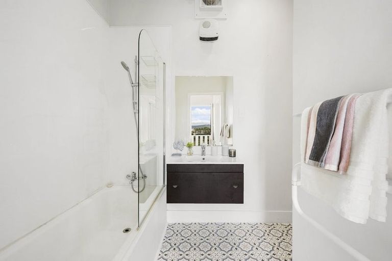 Photo of property in 29 Garden Road, Northland, Wellington, 6012