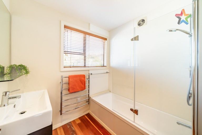 Photo of property in 4 Akatea Road, Korokoro, Lower Hutt, 5012