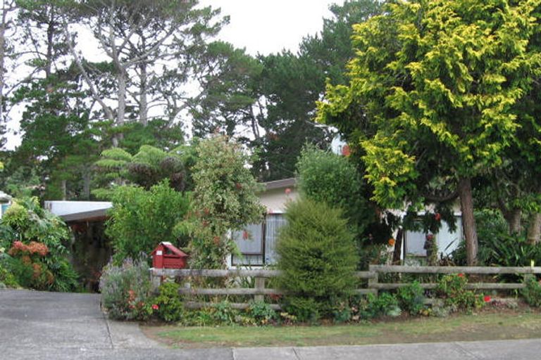 Photo of property in 38 Crystal Avenue, Glendene, Auckland, 0602