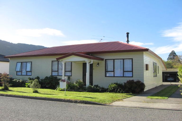Photo of property in 9 Canterbury Street, Picton, 7220