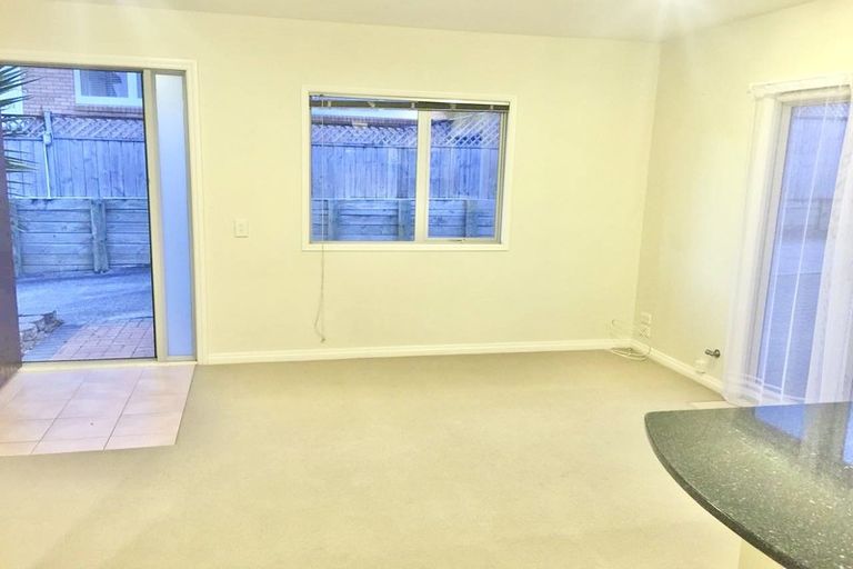 Photo of property in 19 East Coast Road, Milford, Auckland, 0620