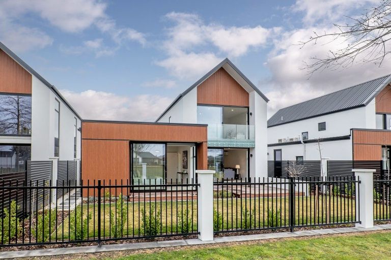 Photo of property in 15 Pembrook Close, Rangiora, 7400