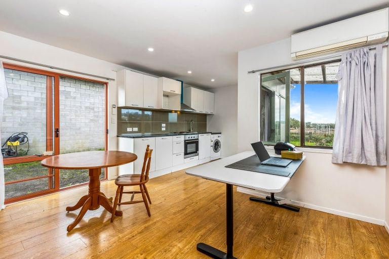 Photo of property in 49 Tawa Road, Kumeu, 0891