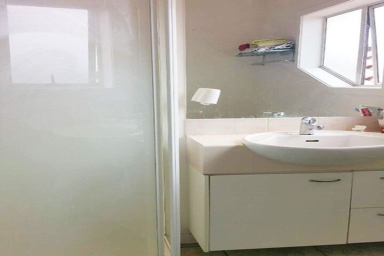 Photo of property in 6 Ponderosa Drive, Oteha, Auckland, 0632