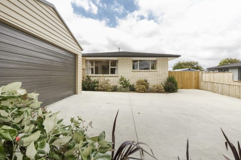 Photo of property in 23a John F Kennedy Drive, Milson, Palmerston North, 4414