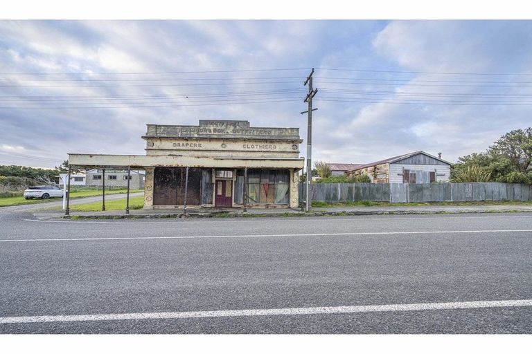 Photo of property in 20 Dover Street, Orepuki, Riverton, 9881