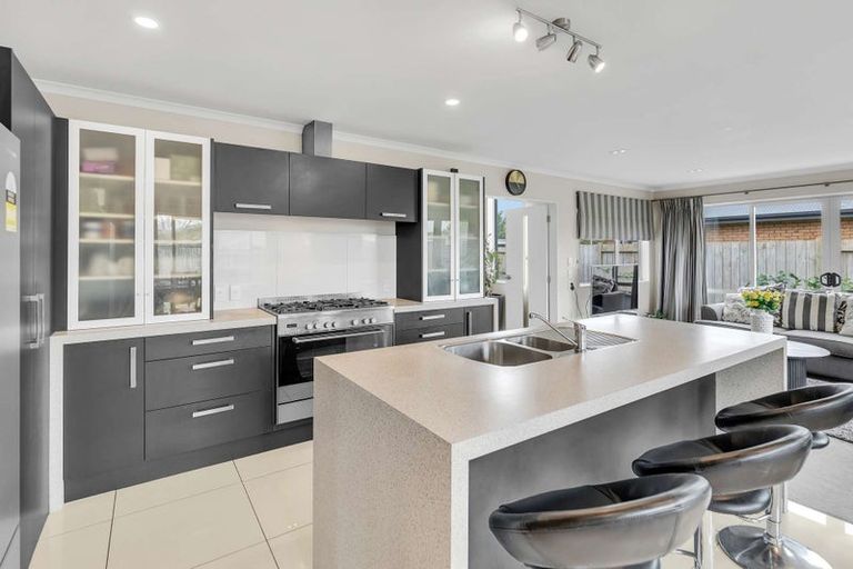 Photo of property in 5 Chestnut Close, Kelvin Grove, Palmerston North, 4414