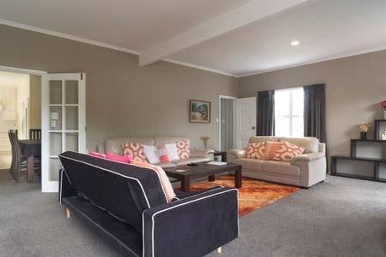 Photo of property in 1 Oakfield Street, Burnside, Christchurch, 8053